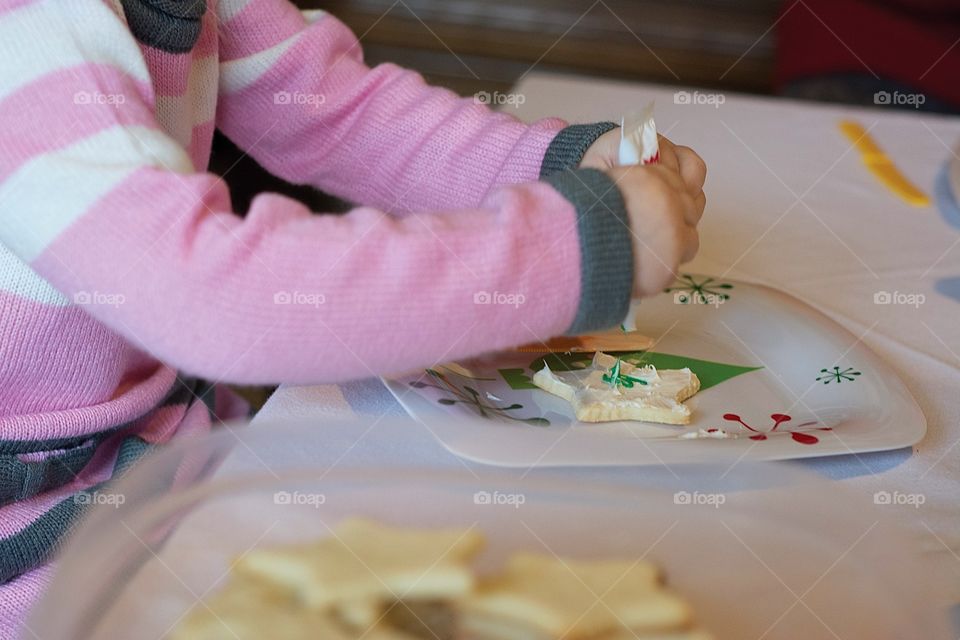 Decorating sugar cookies 