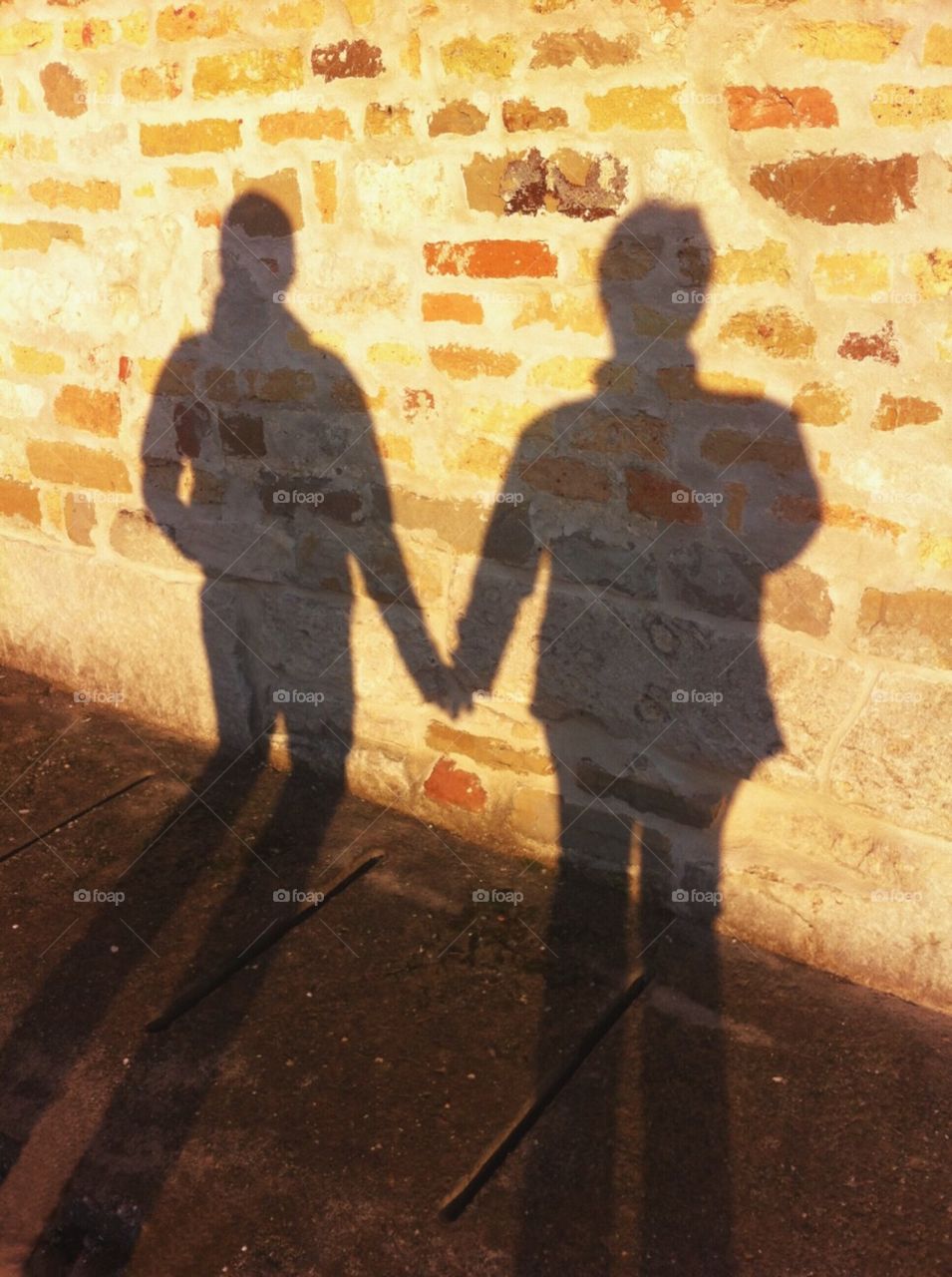 Old wall with shadow of a couple 