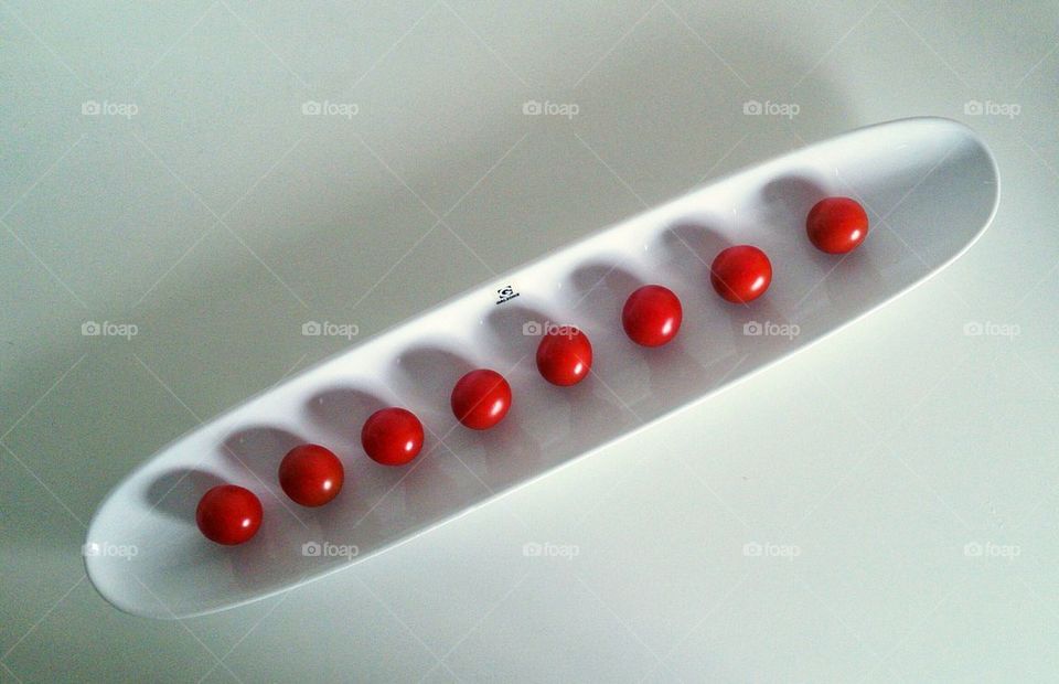 Eight tomatoes in a bowl 