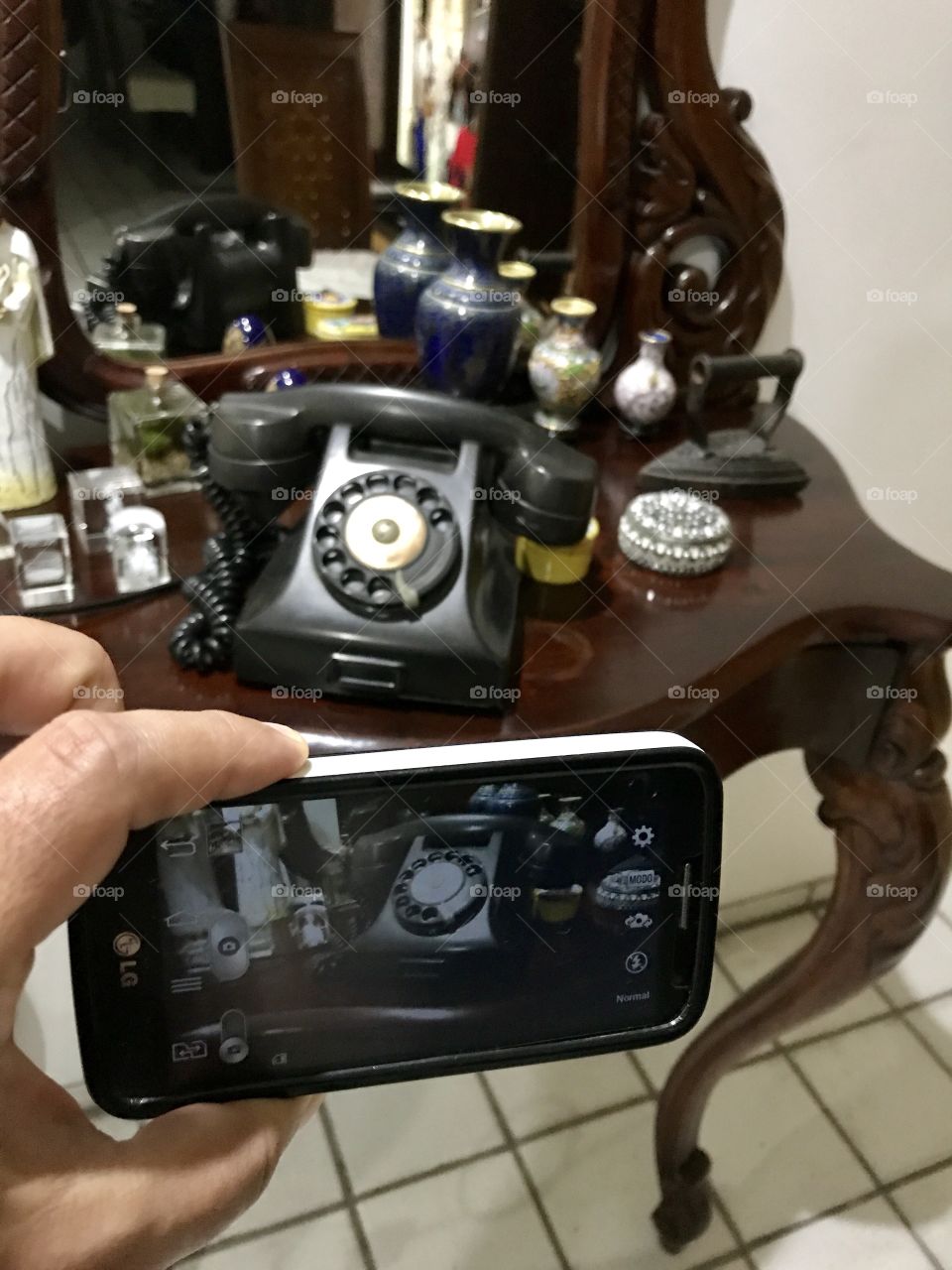 Telefone antigo e novo