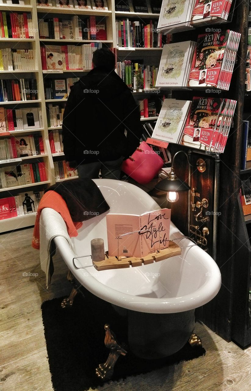 Bathtub and towels in the cozy bookstore