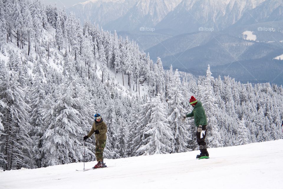 Skiing in peak Postavarul 