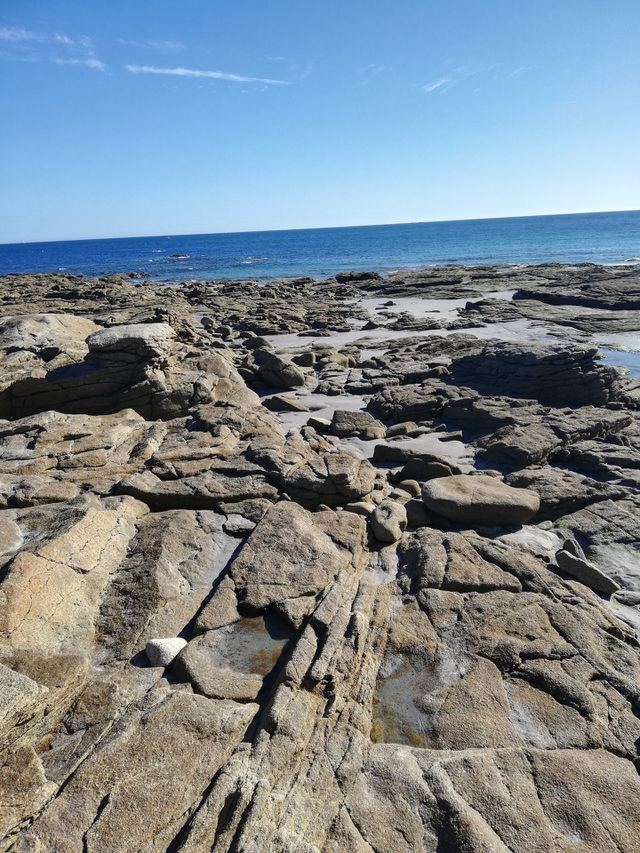 Rocher et plage bretonne