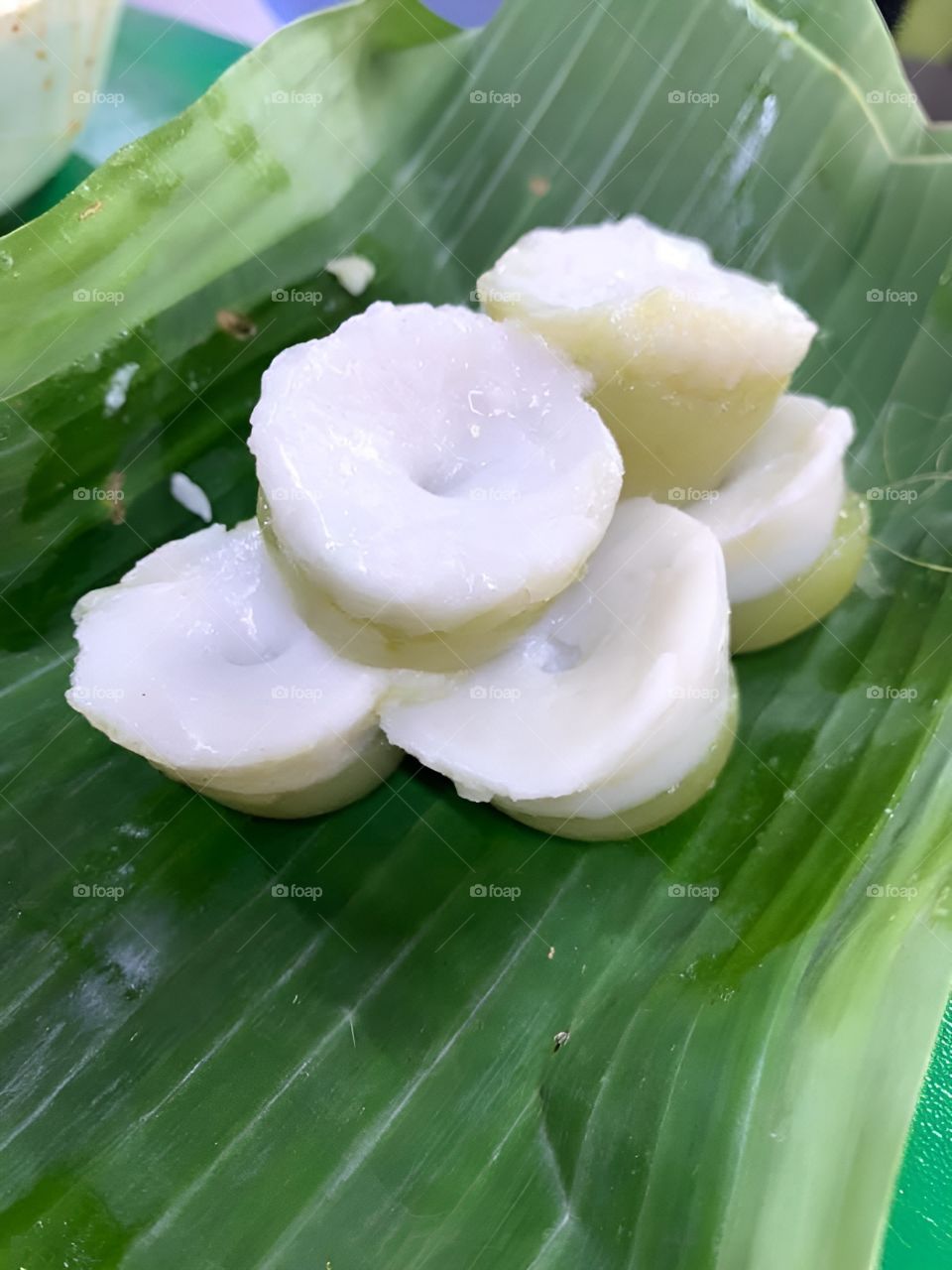 An ancient Thai dessert called Kha nom twa
