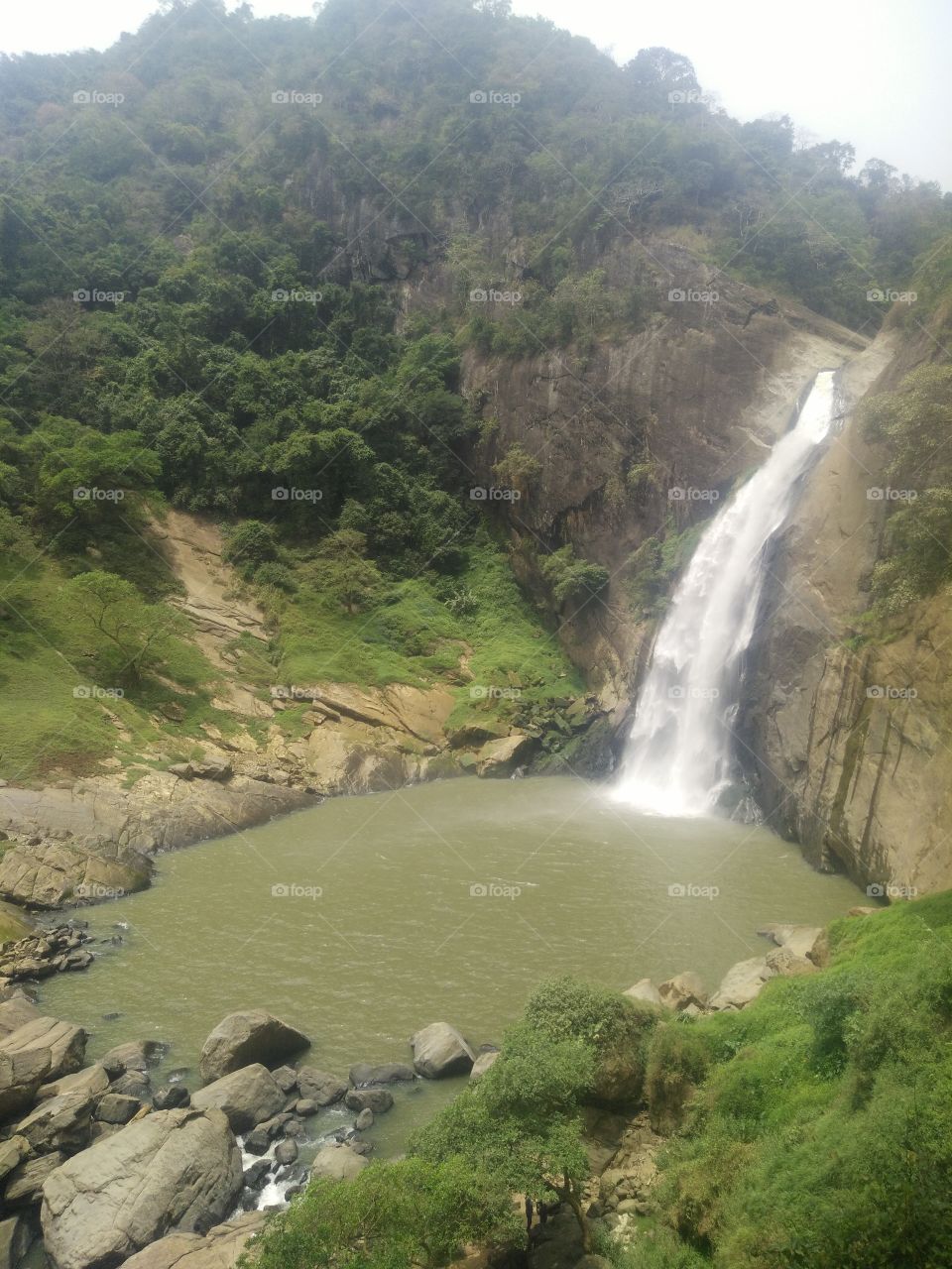 dunhida waterfall sri lanka