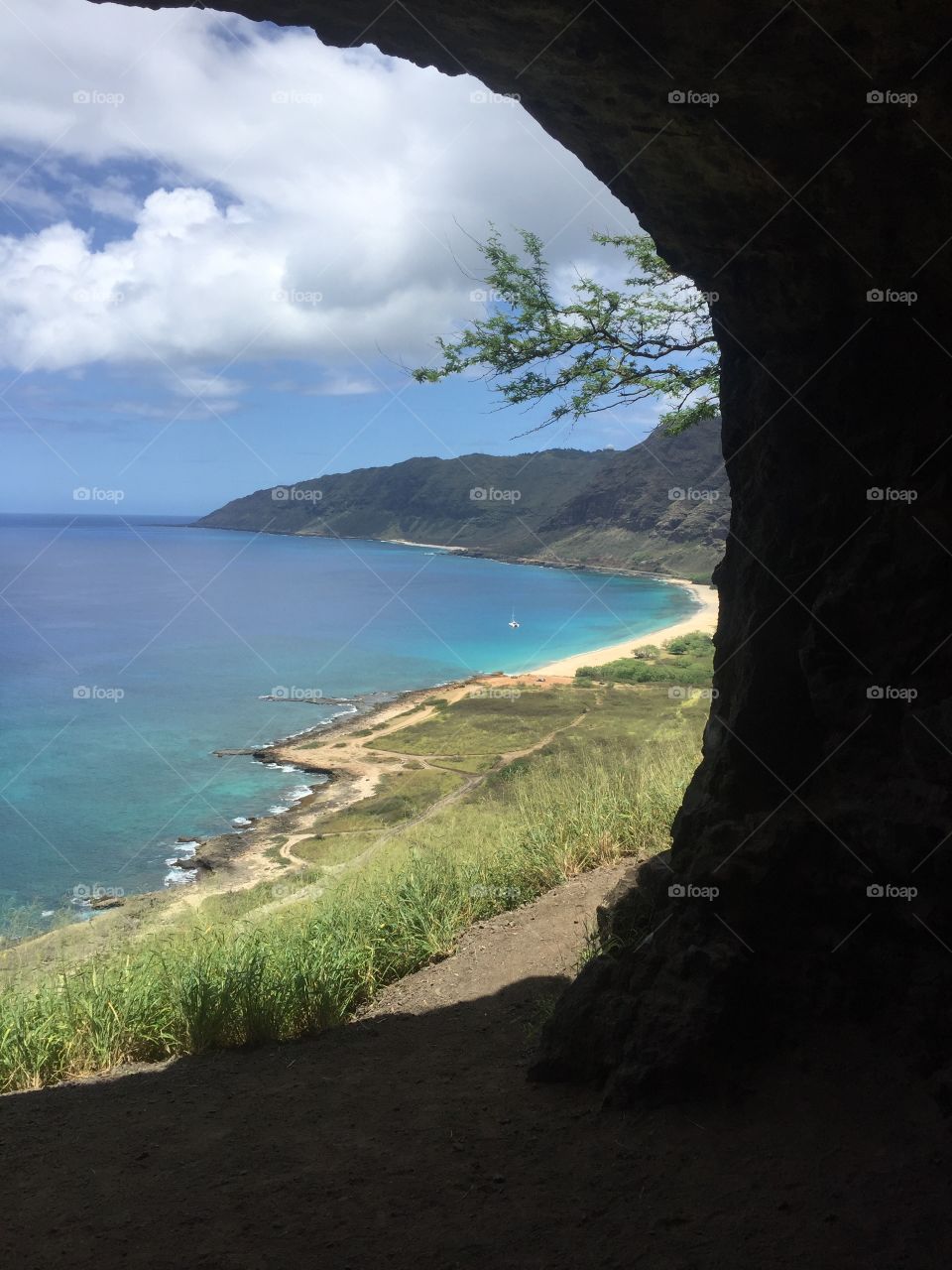 Oahu, Hawaii Makua Cave, Beach view, West side