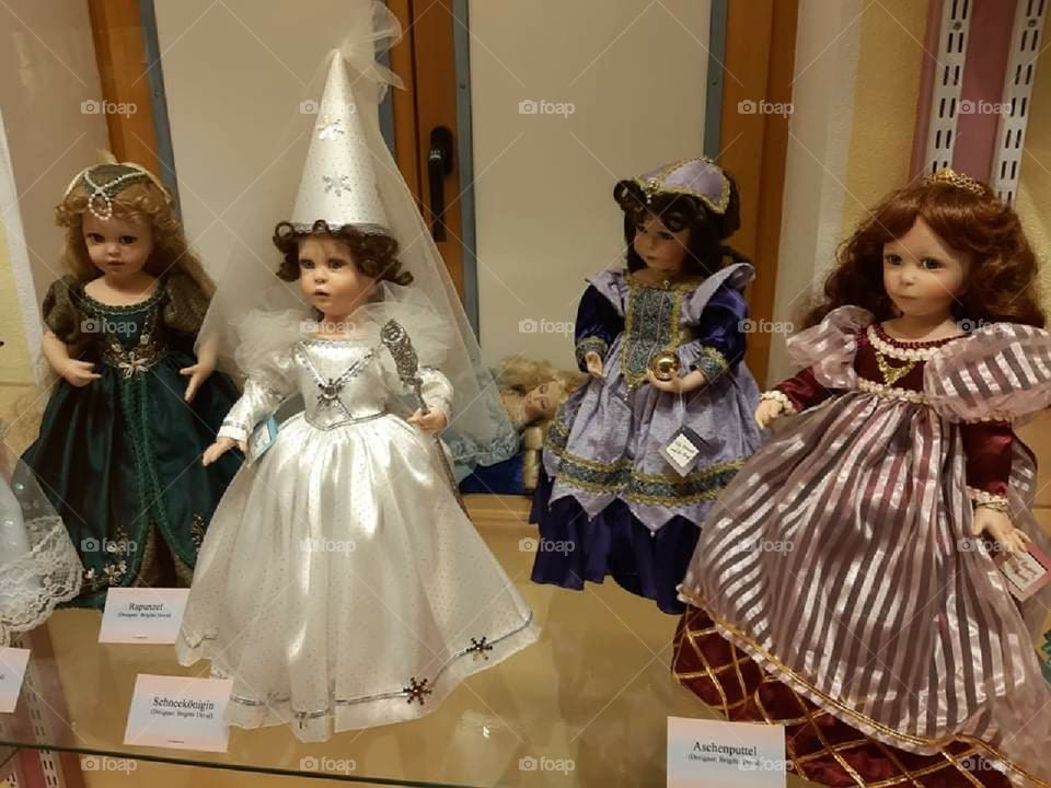 The magic world of dolls