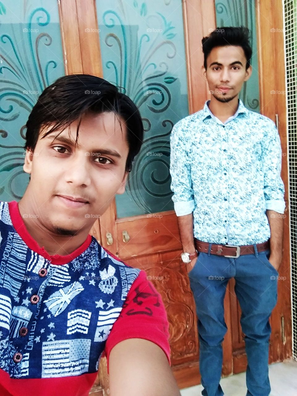 selfe with frnd