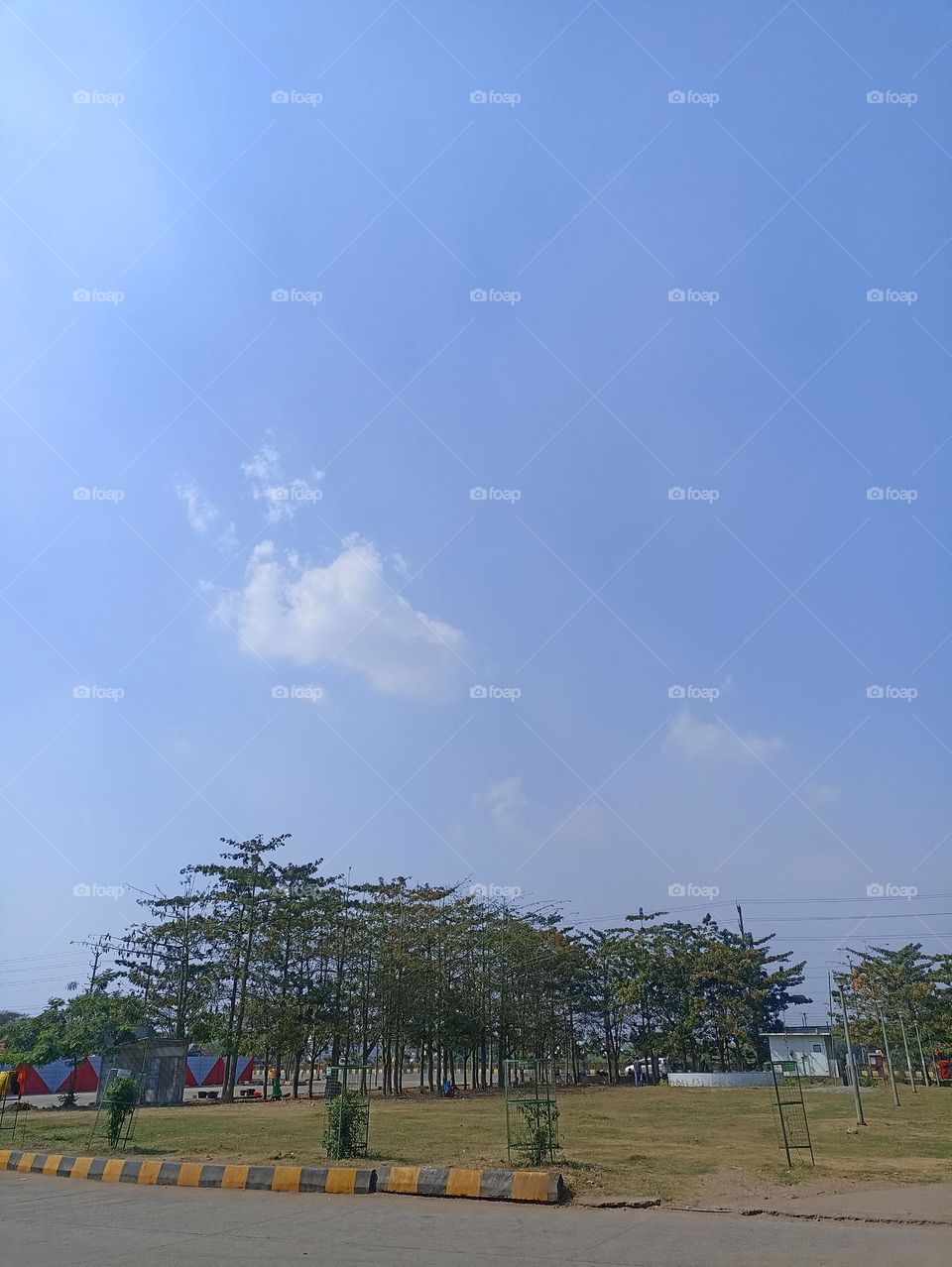 clean sky with little guests in it. full of oxygen.