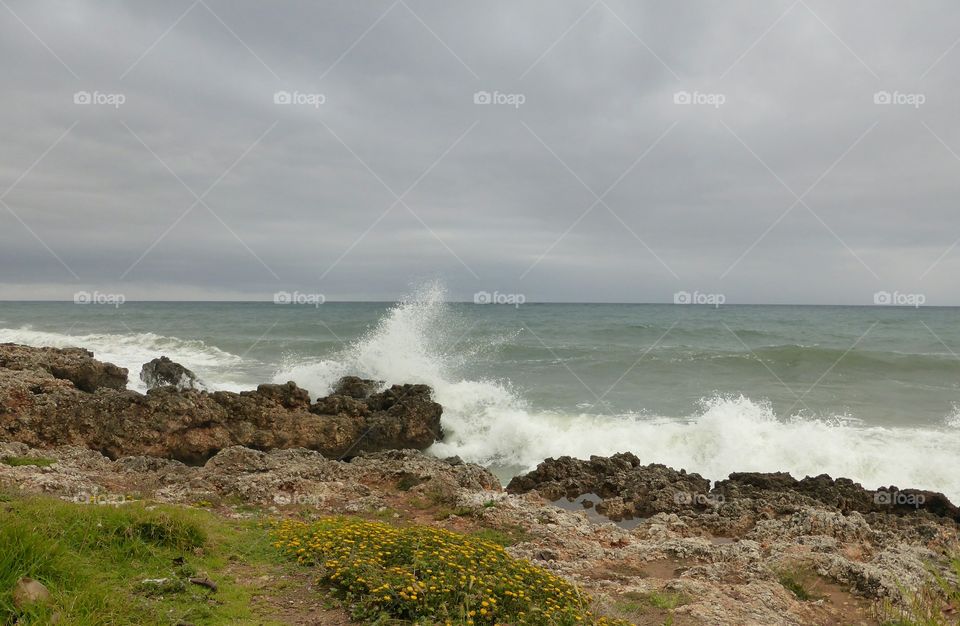 big waves rolling in on the cliffs