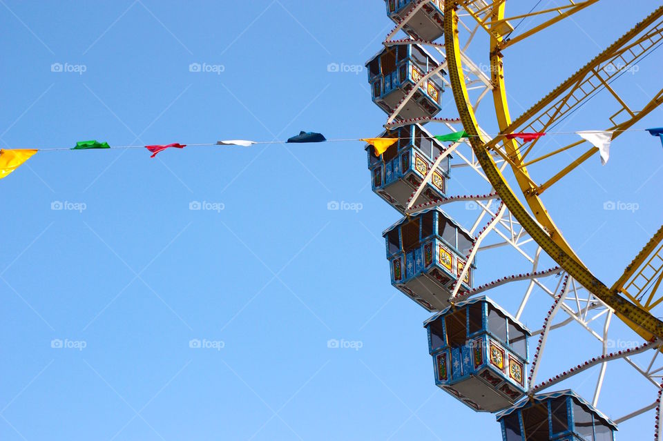 Giant wheel . A giant wheel in Munich, Germany 