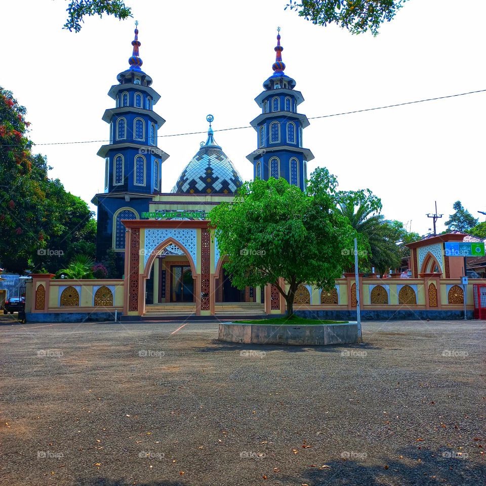 Afternoon in the courtyard of the mosque in the month of Ramadan