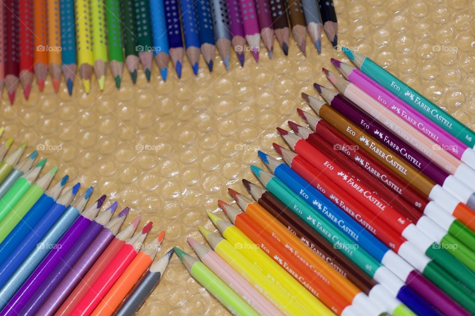 Color pencils 