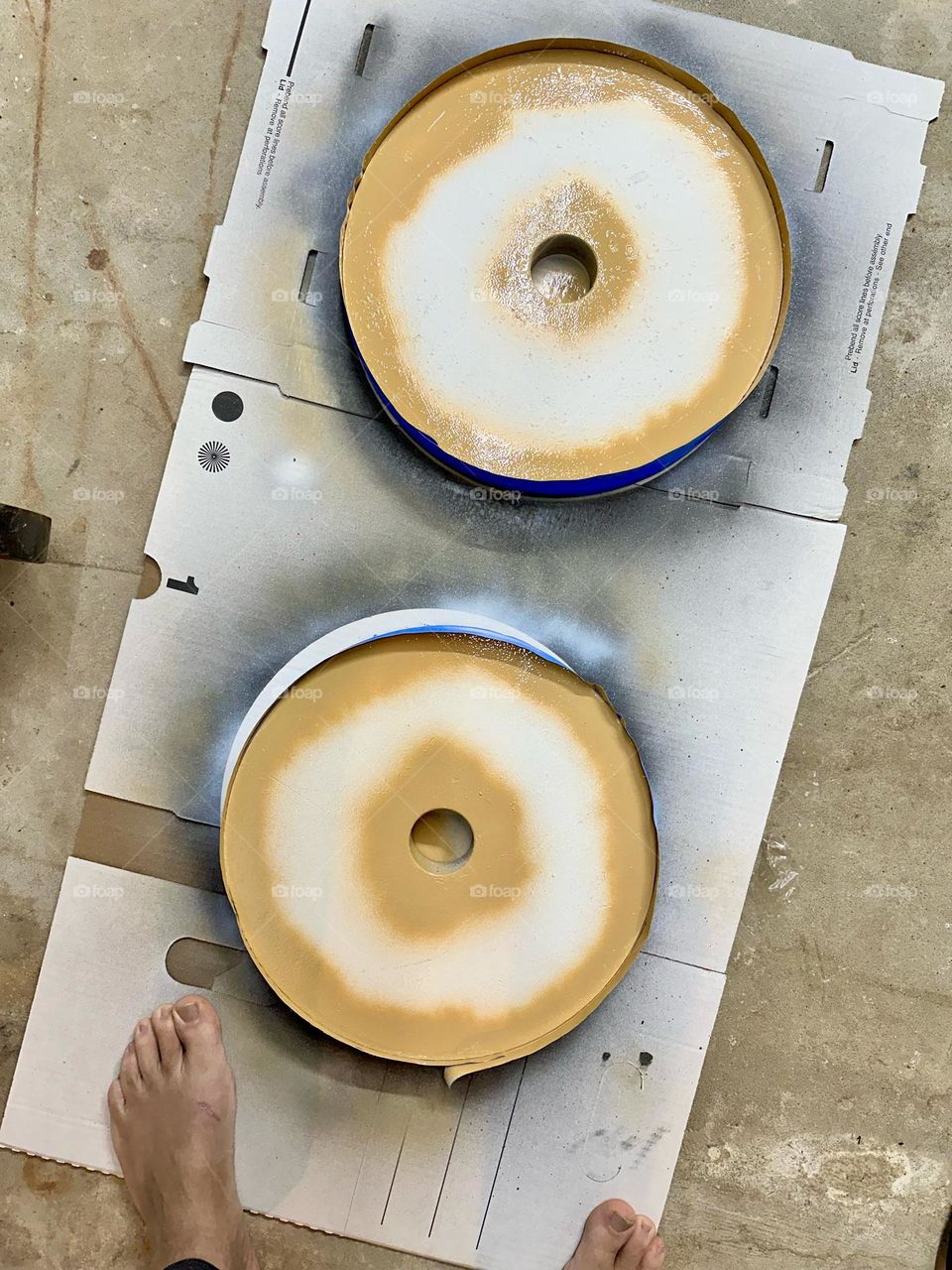 Spray painting weight plates, making weights look like donuts, using paint to be creative, making fitness more fun, spray painting donuts on weight plates