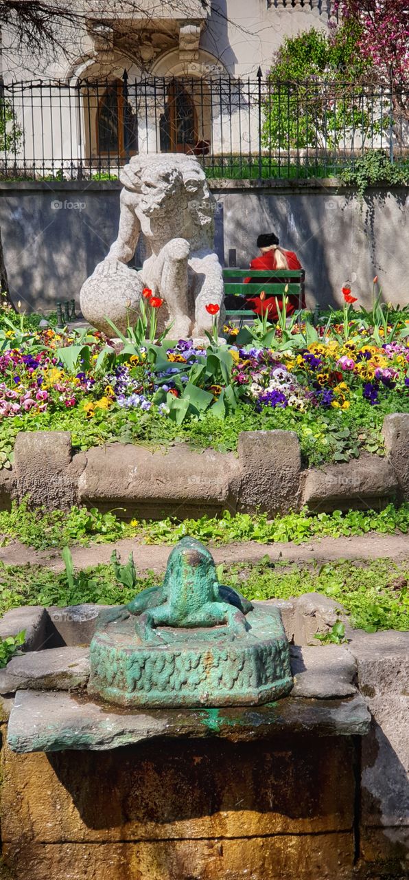 A walk in Cismigiu Park in Bucharest