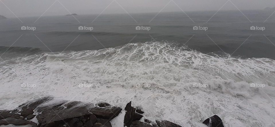 Day with rain in Guarujá beach