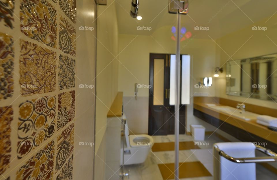 Nice Bathroomstatus, Windows Glasses