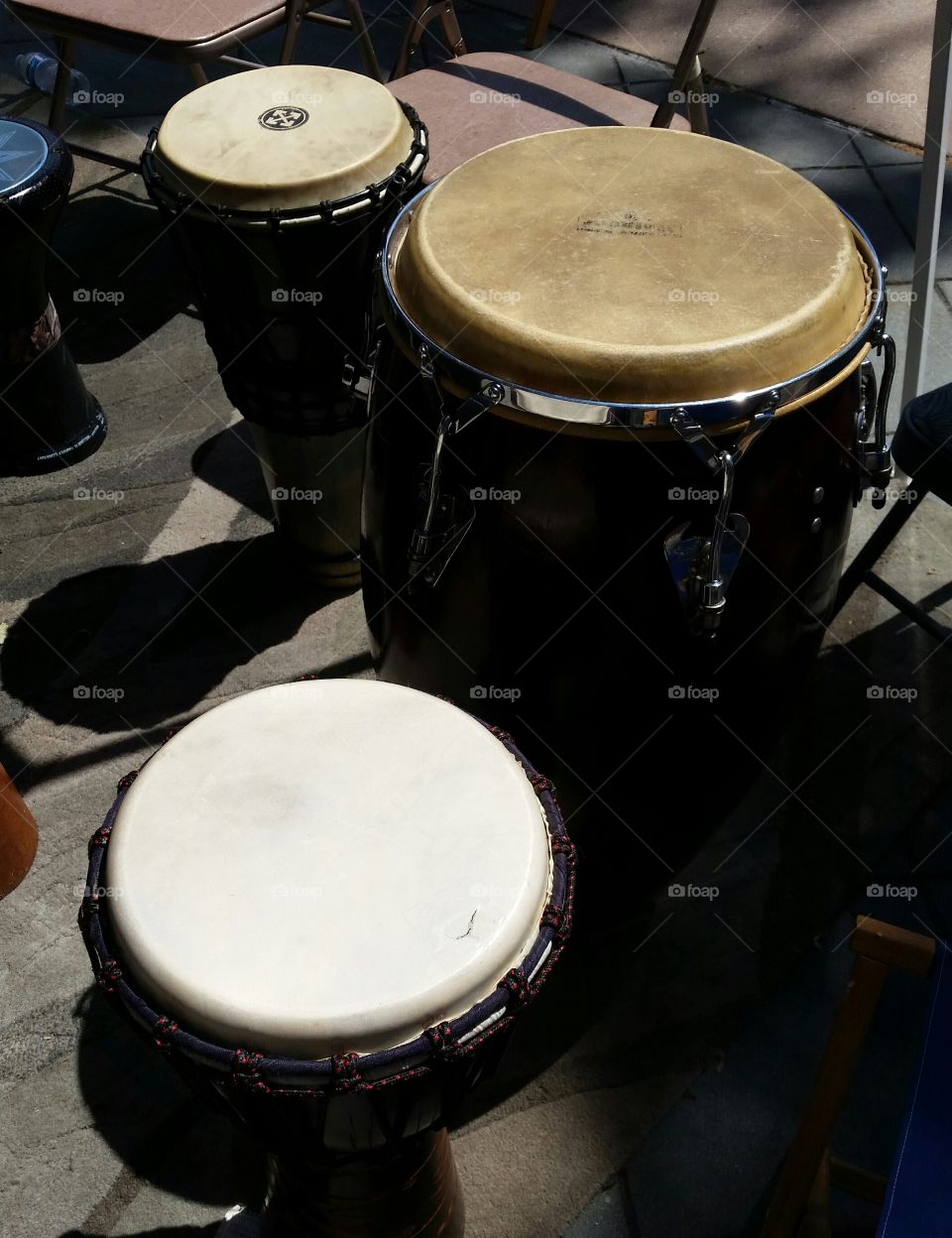 Variation of bongo, played with hands