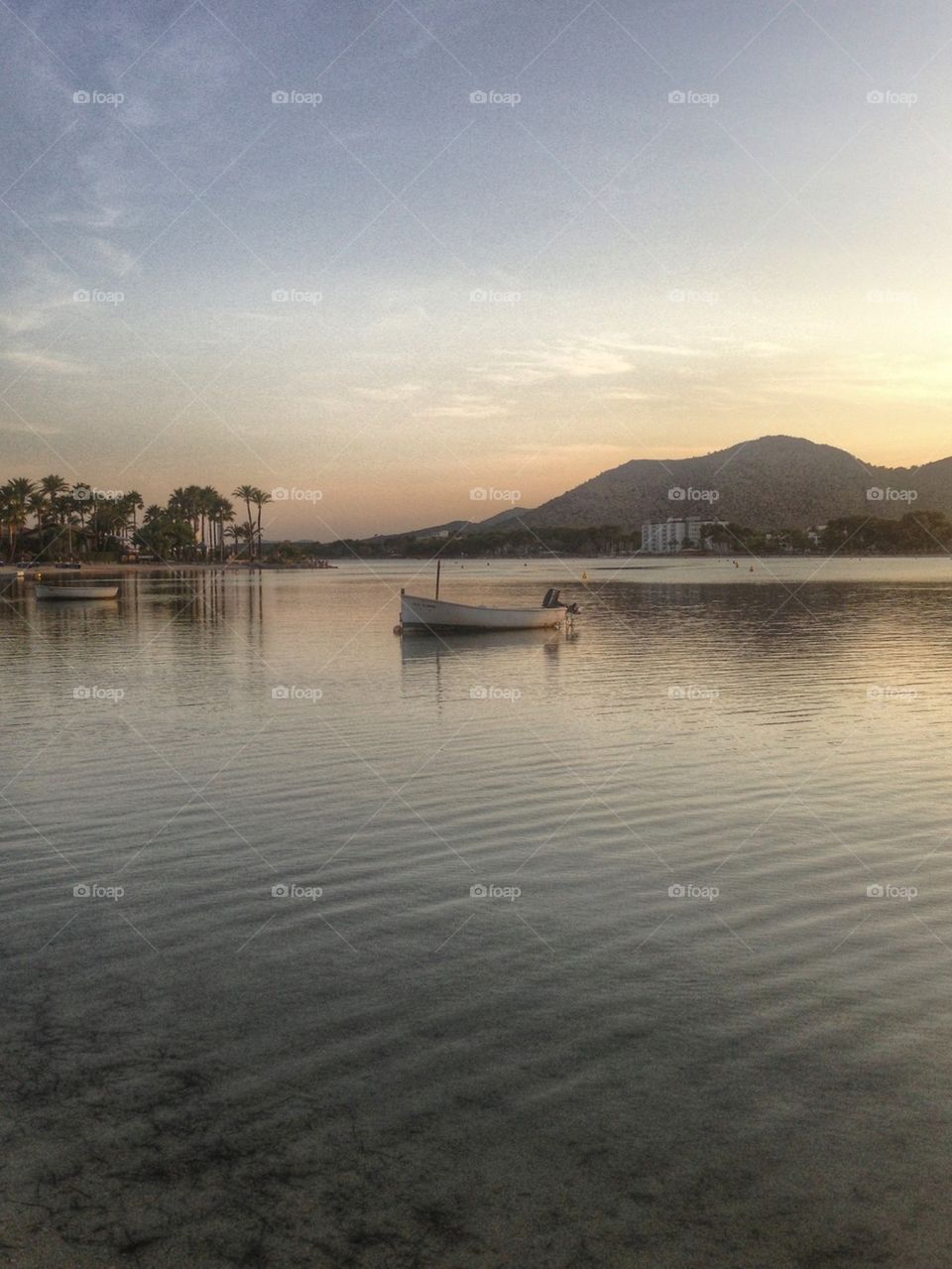 Boat i sunset