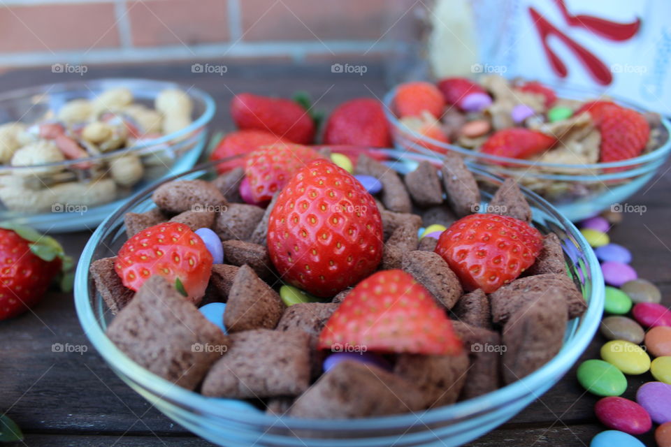 Fruits and KELLOGG'S 