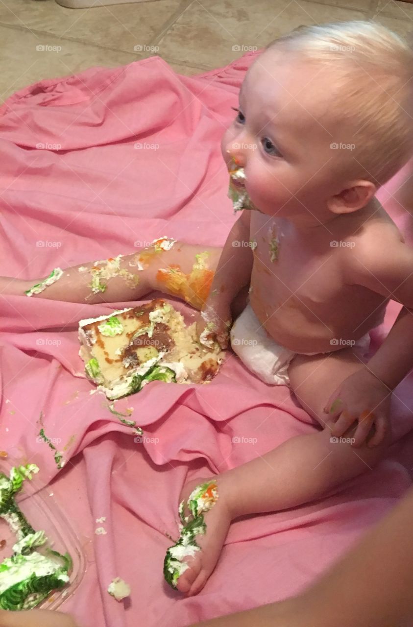 Starting to smash the cake