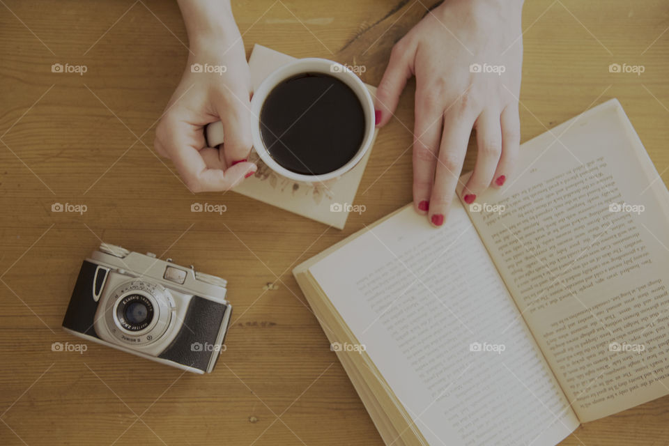 Coffe, Camera and a Book
