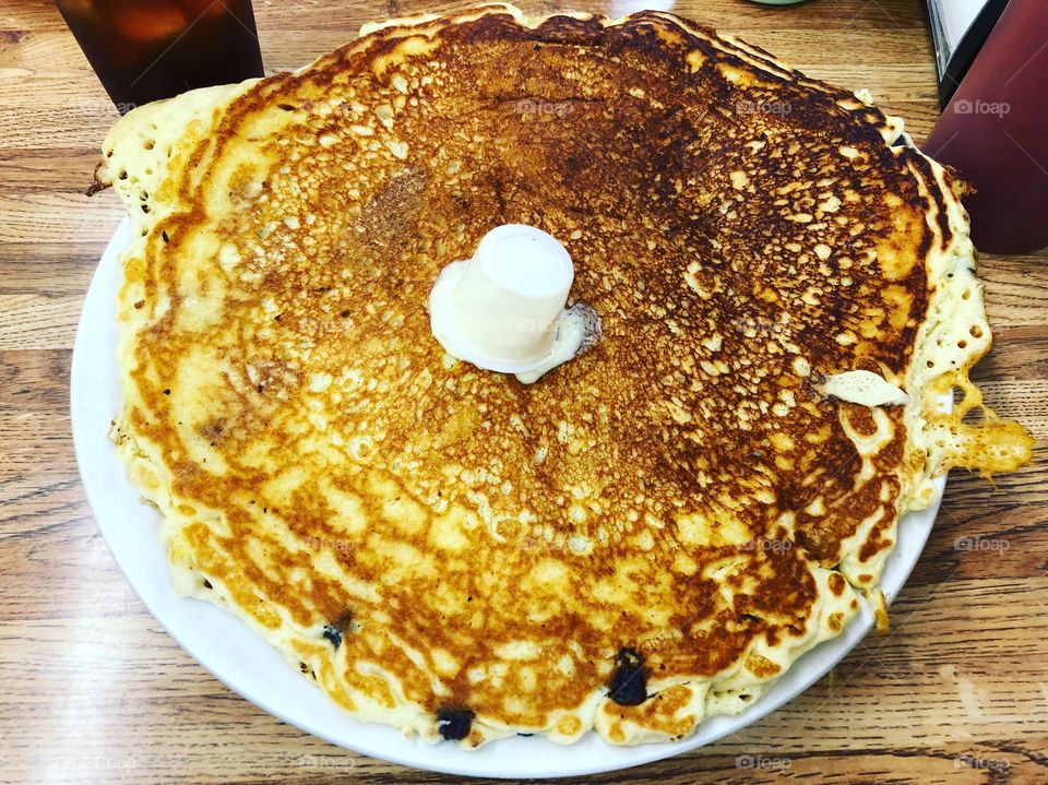 Pancakes a foot wide! 😱