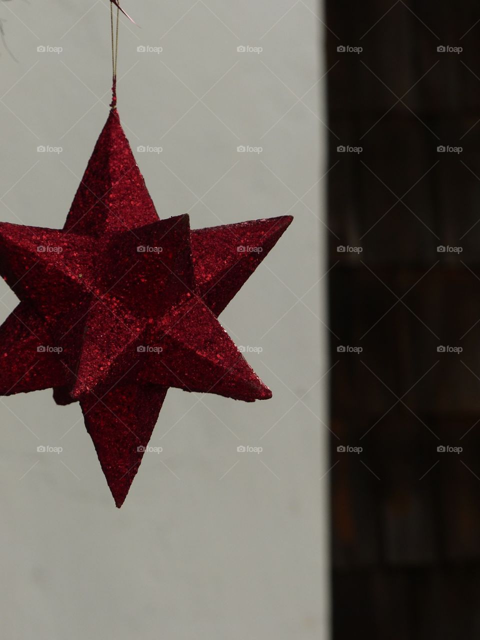 Red star with vertical background 