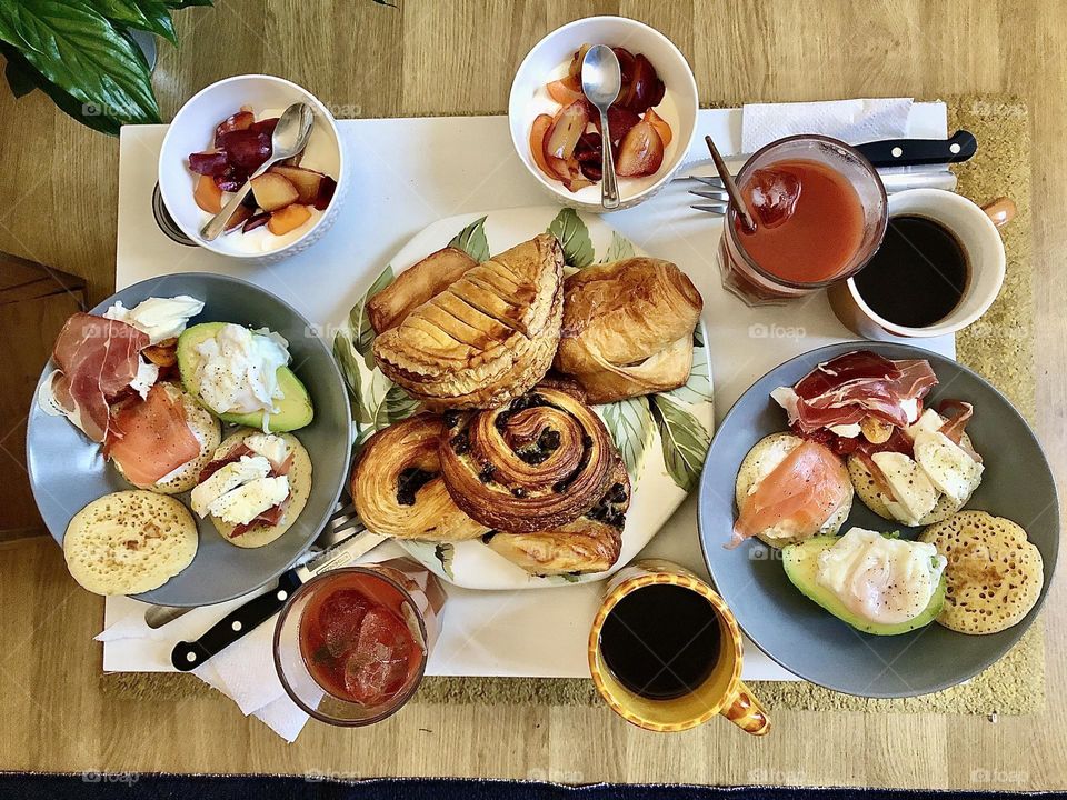 Food makes me happy, and sharing a brunch spread like this makes me the happiest 