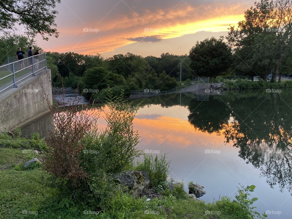 Gorgeous sunset captured around dusk makes for quite the relaxing photo to look upon! 