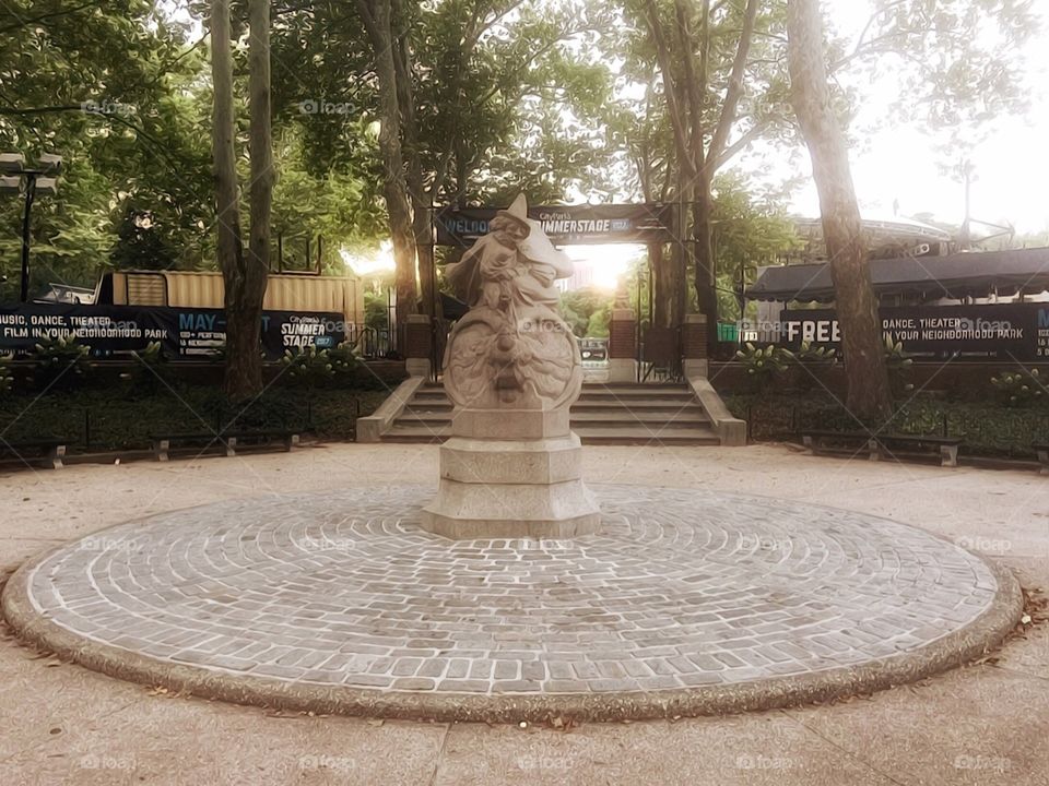 Mother Goose Sculpture,Central Park, New York City. Instagram,@PennyPeronto