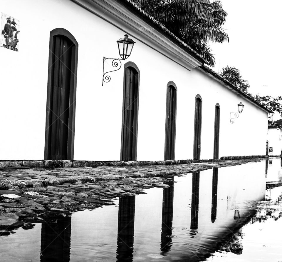 Beach Road - Historic center. Paraty was founded betwen the sec. XVI and XVII by Masonic people and was one of major gold economic cycles from Brazil.