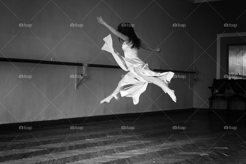 girl dancing in the studio