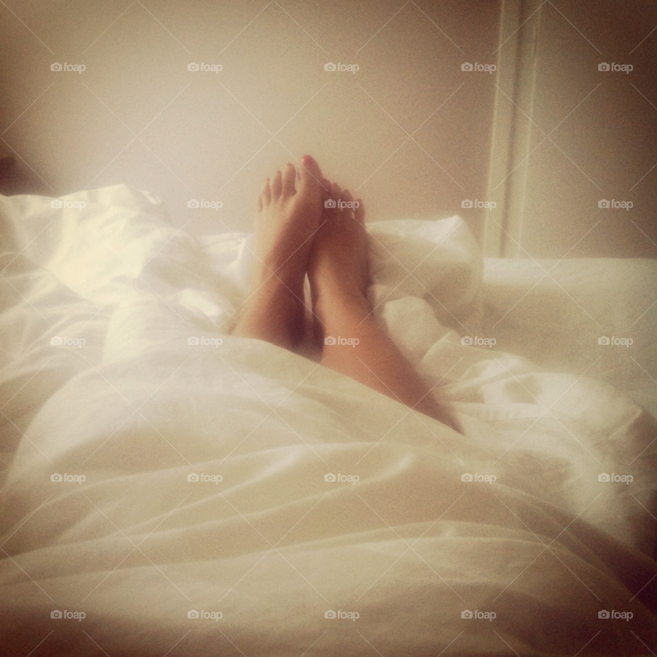bed feet säng tired by nenne_h