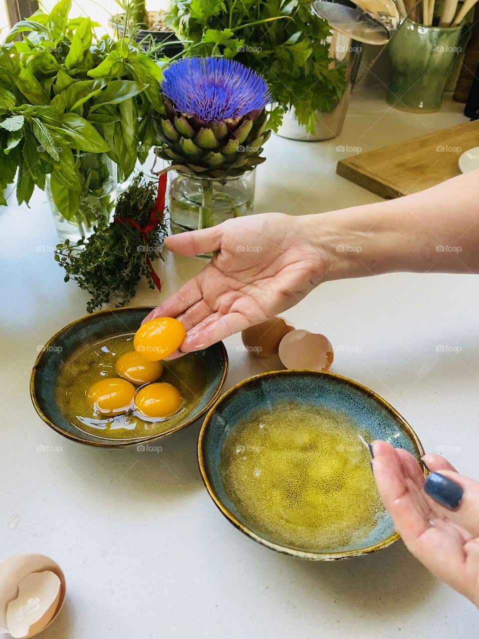 Separating eggs