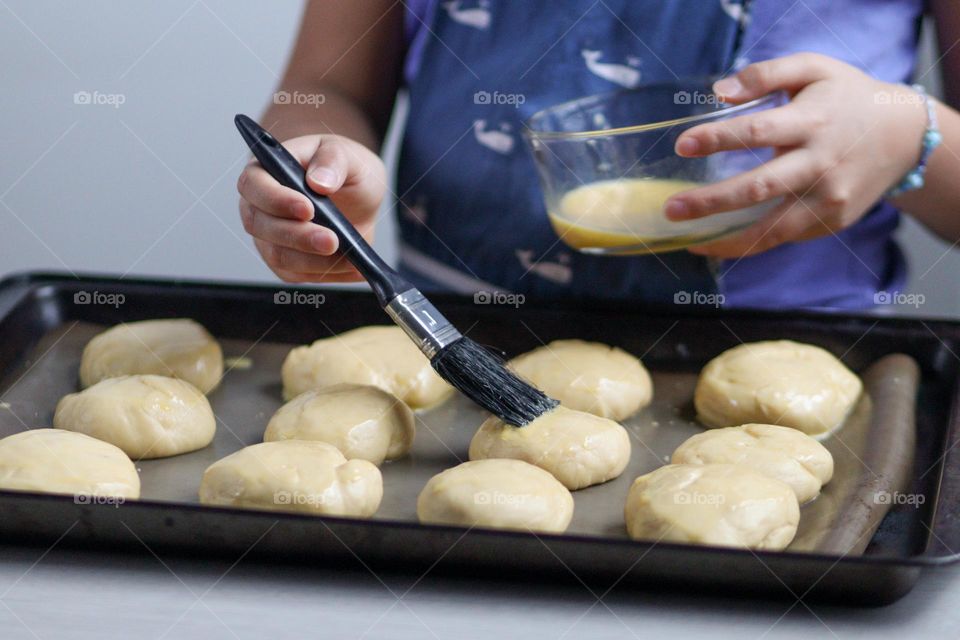 Glasing buns with egg