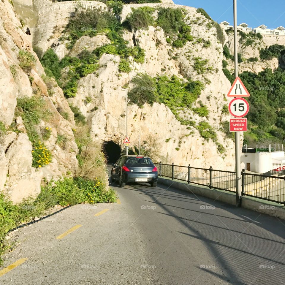 Tunnels-traffic-cars-beach