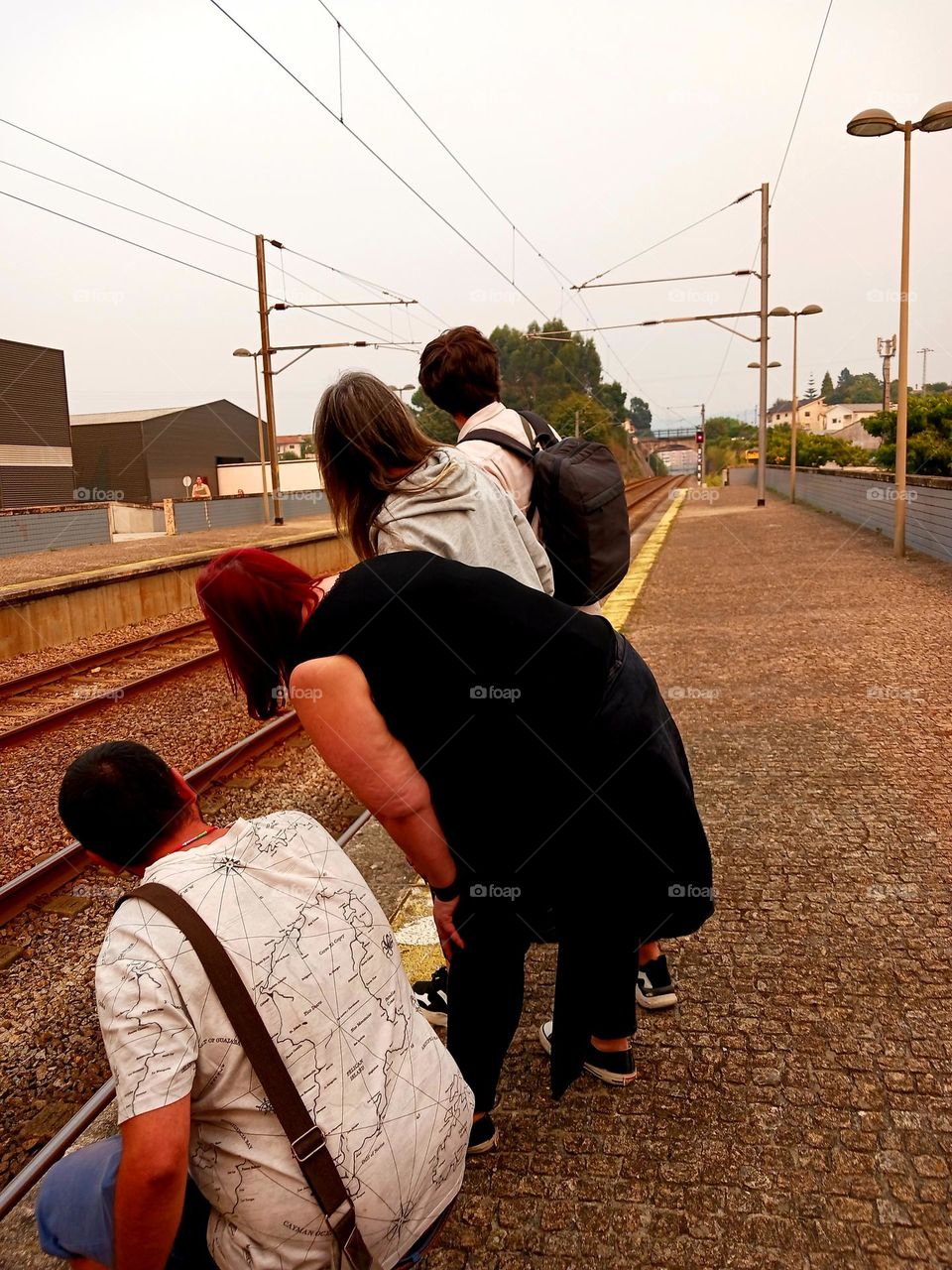 What they look at so much?
O que tanto olham?