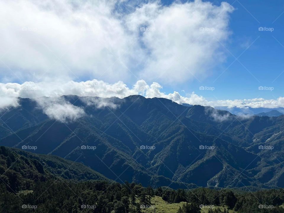 Beautiful mountain scenery with sea of clouds
