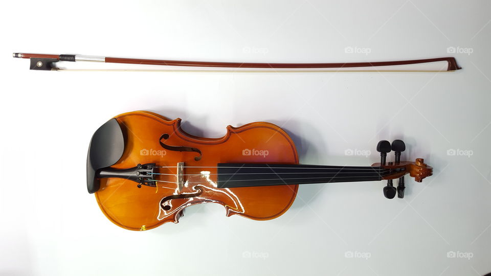 violin with bows