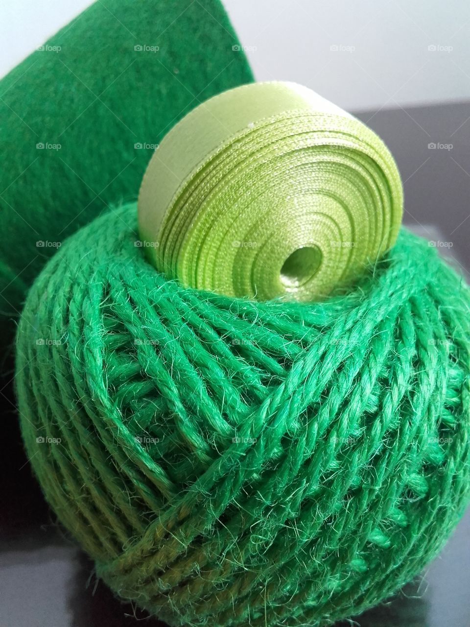Ball of wool and ribbon