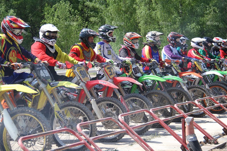 start to motocross race