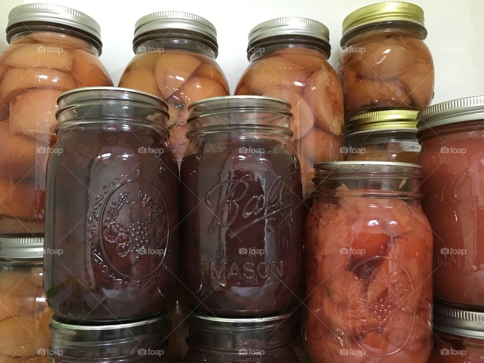 Homemade fruit preserves, jams and sauces: quince and nectarines