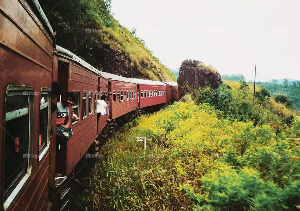 train transportation in srilanka
