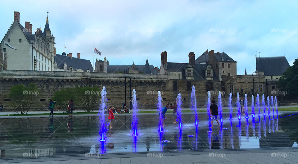 Color lights in fountain in front of Nantes castle