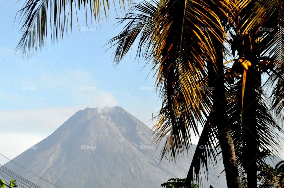 --Yogyakarta: Merapi....