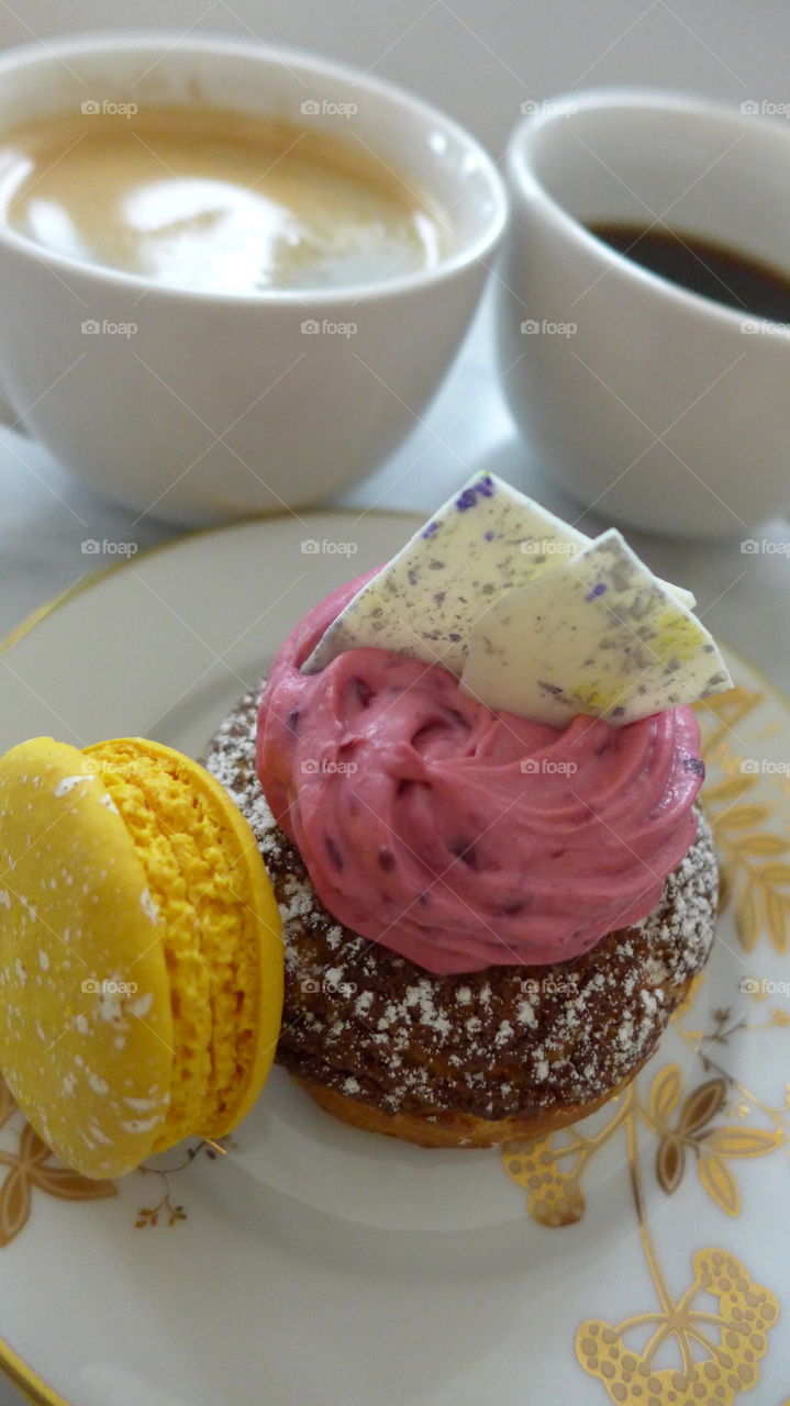 chouquette and macarons