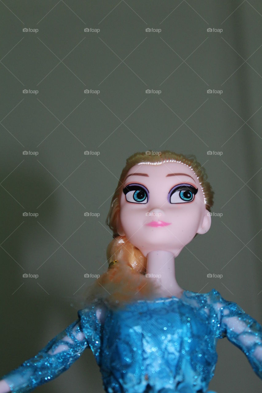 frozen dolls belong to the dearest child