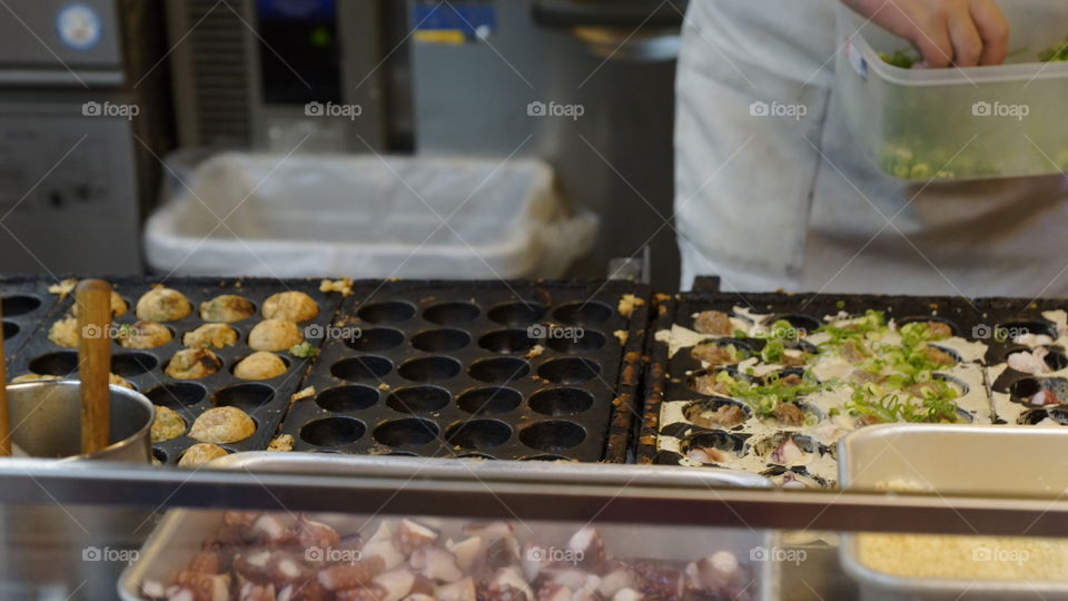 Takoyaki grilling platter