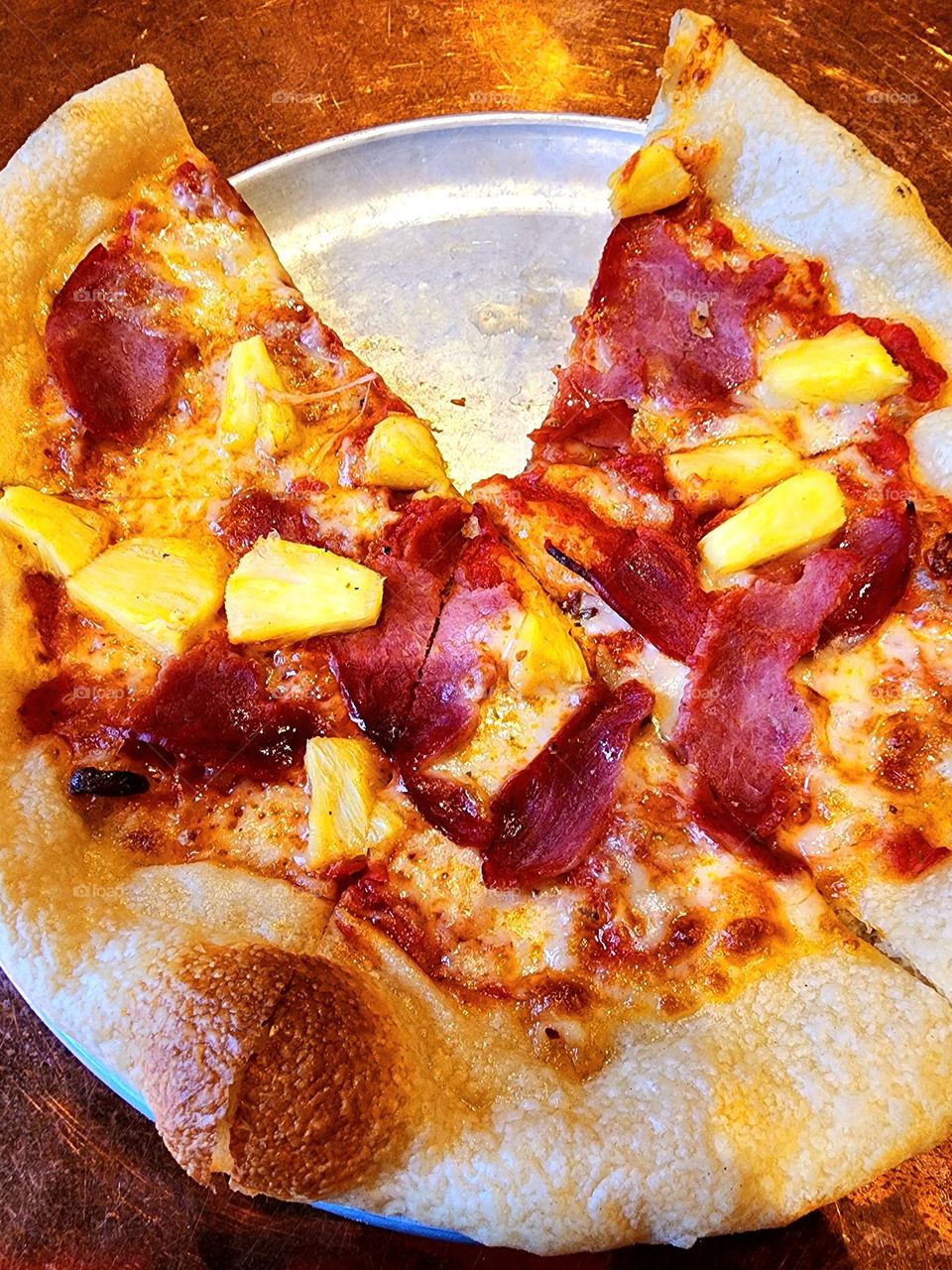 This delicious made-in-heaven Hawaiian style pizza with ham and grilled pineapple was too good for words